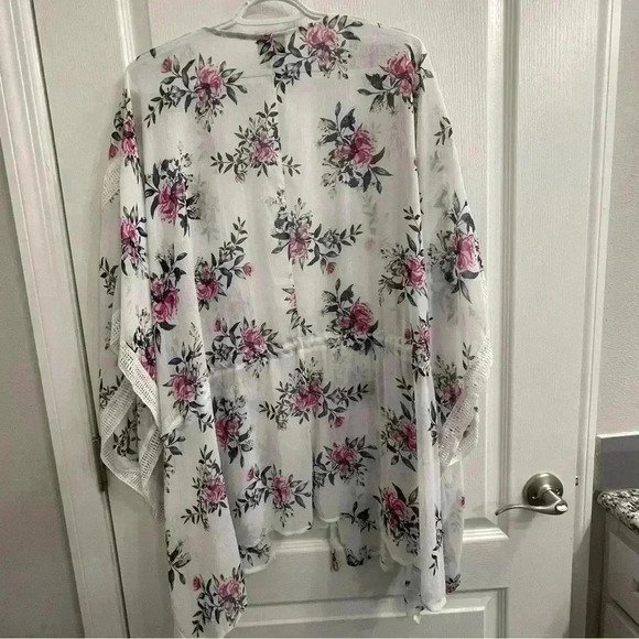 a.n.a Tops - Floral Print Lightweight Kimono